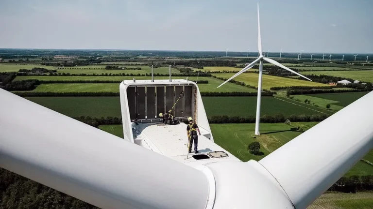 Learning How Vertical Axis Windmills Are Transforming Renewable Energy Solutions Today